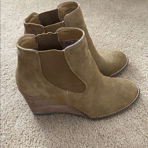 comfy wedge boots